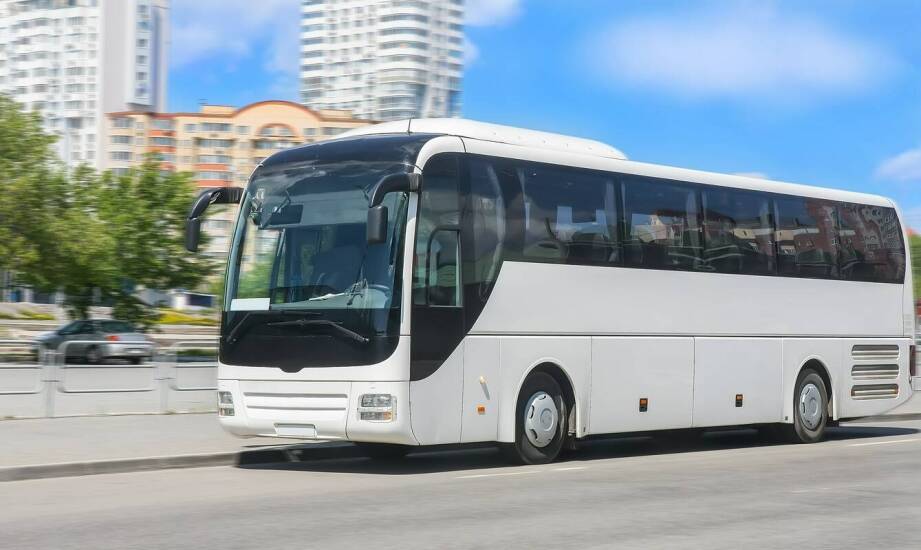 Wynajem autobusów turystycznych - idealne rozwiązanie na rodzinne wyjazdy