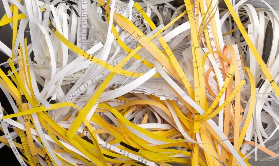 Niszczarka dokumentów jako niezbędny element wyposażenia biura