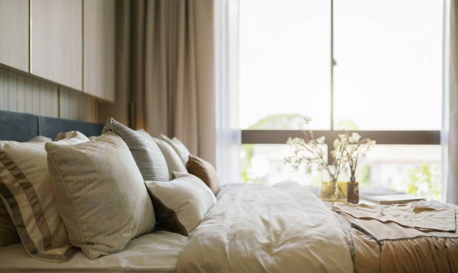 Jakie dekoracje do sypialni wprowadzą spokój i harmonię?