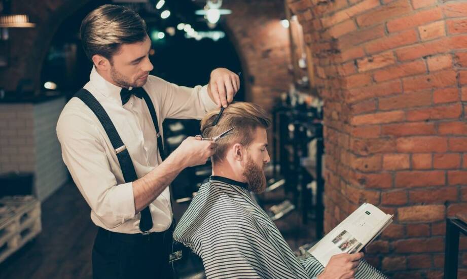 Jakie techniki stylizacji włosów stosują najlepsi fryzjerzy?