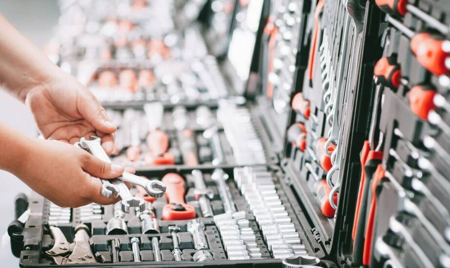 Serwis elektronarzędzi a bezpieczeństwo pracy – co warto wiedzieć?