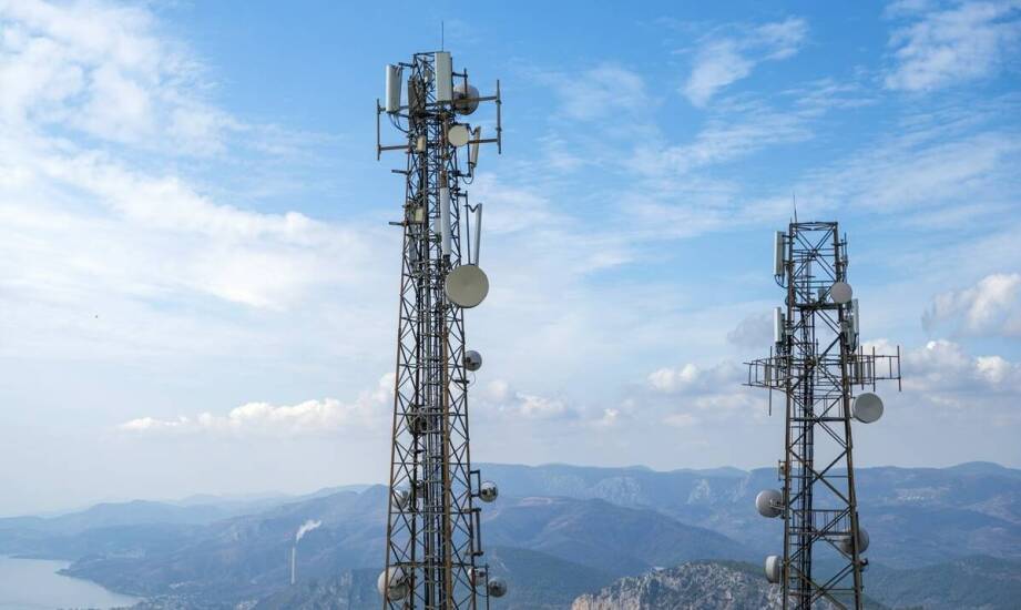 Jak technologie masztowe wspierają rozwój sieci światłowodowych?