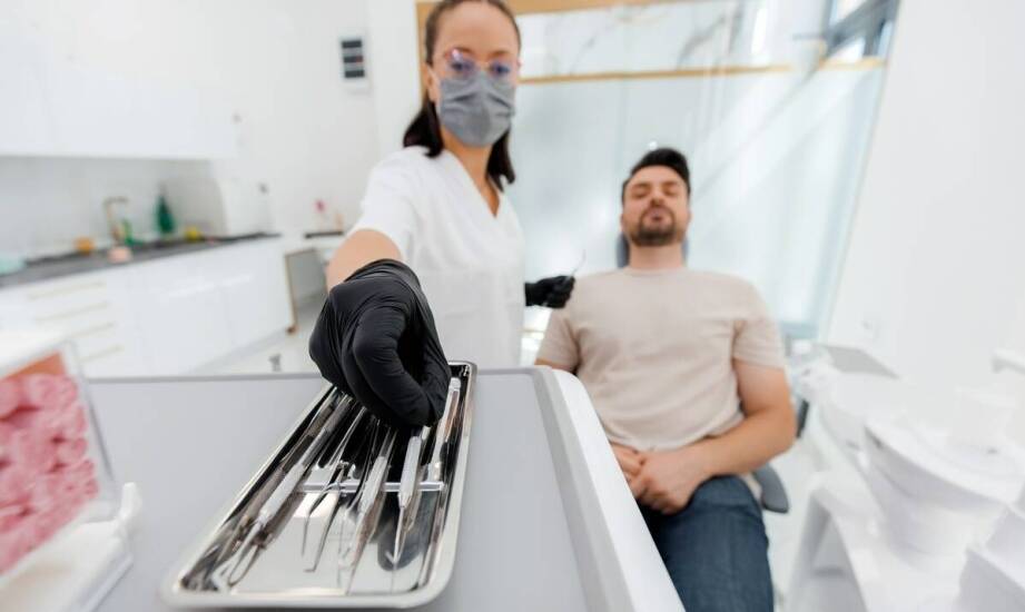 Jakie są różnice między licówkami a innymi metodami poprawy uśmiechu?