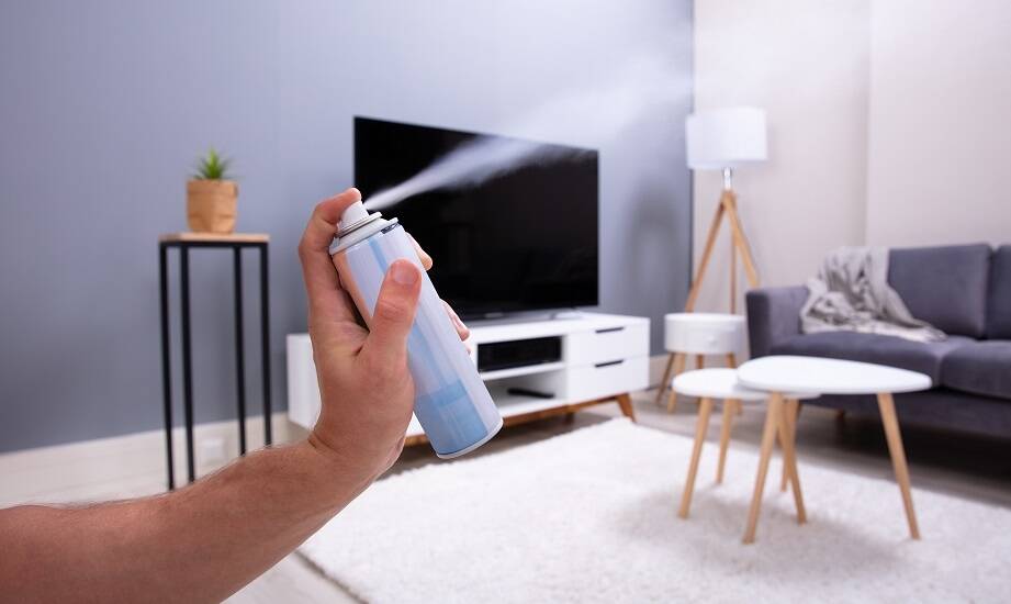 Odświeżacz powietrza w sprayu jako sposób na neutralizację nieprzyjemnych zapachów