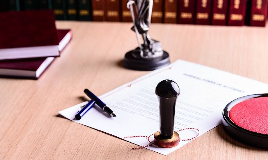 Jak kancelaria notarialna wspiera proces sporządzania umowy darowizny?