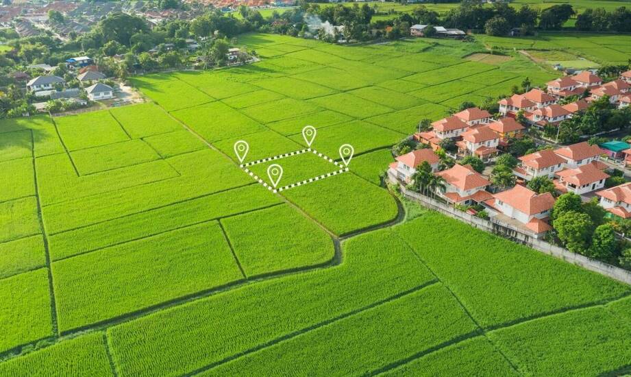 Jakie są różnice między działkami uzbrojonymi a nieuzbrojonymi na sprzedaż w Bielsku?