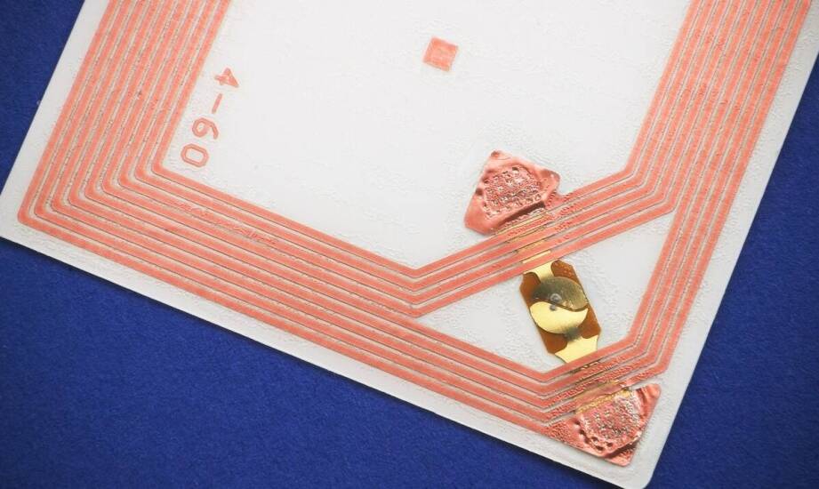 Wybór odpowiednich materiałów do produkcji kart RFID z nadrukiem