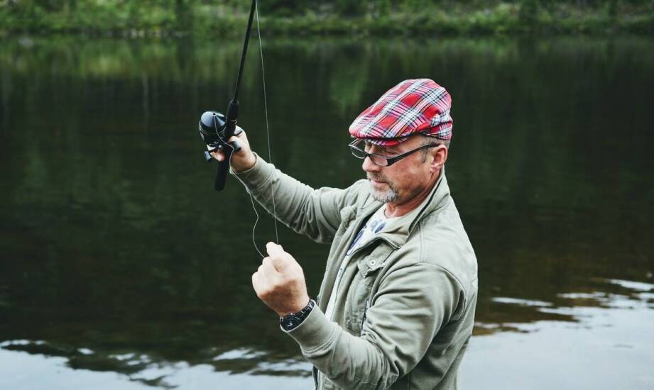 Jakie są wymagania dla kurtek wędkarskich do brodzenia w trudnych warunkach?