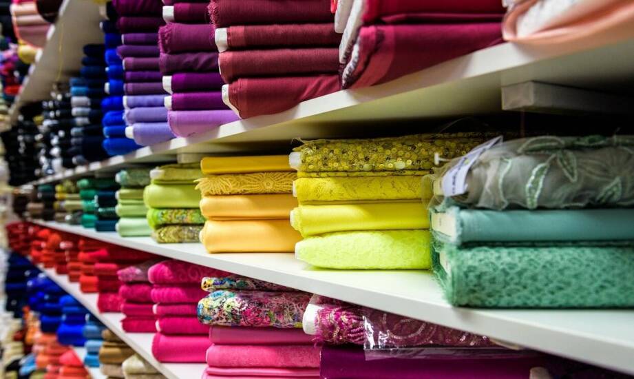 Rola kolorystyki w projektowaniu kostiumów teatralnych