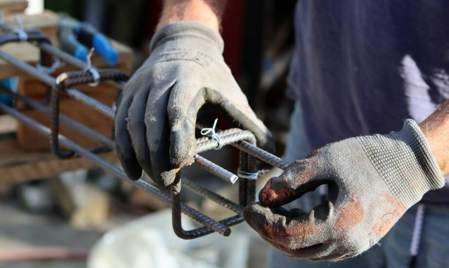 Obejmy do rur stalowych – jak zapewniają stabilność instalacji?