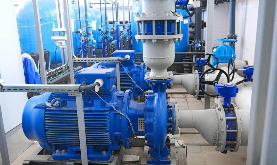 Co wyróżnia pompy zanurzeniowe 12V na tle innych rozwiązań?