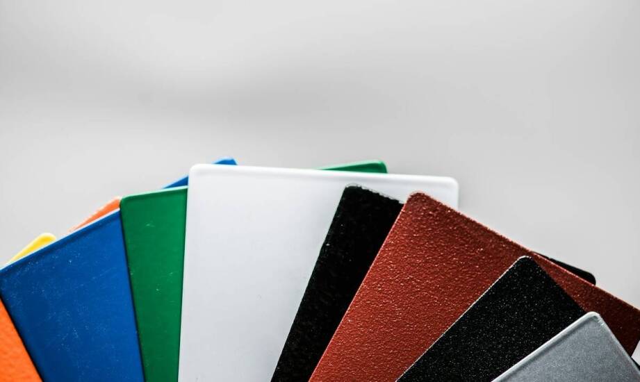 Wybór odpowiedniego projektu graficznego dla identyfikatorów plastikowych