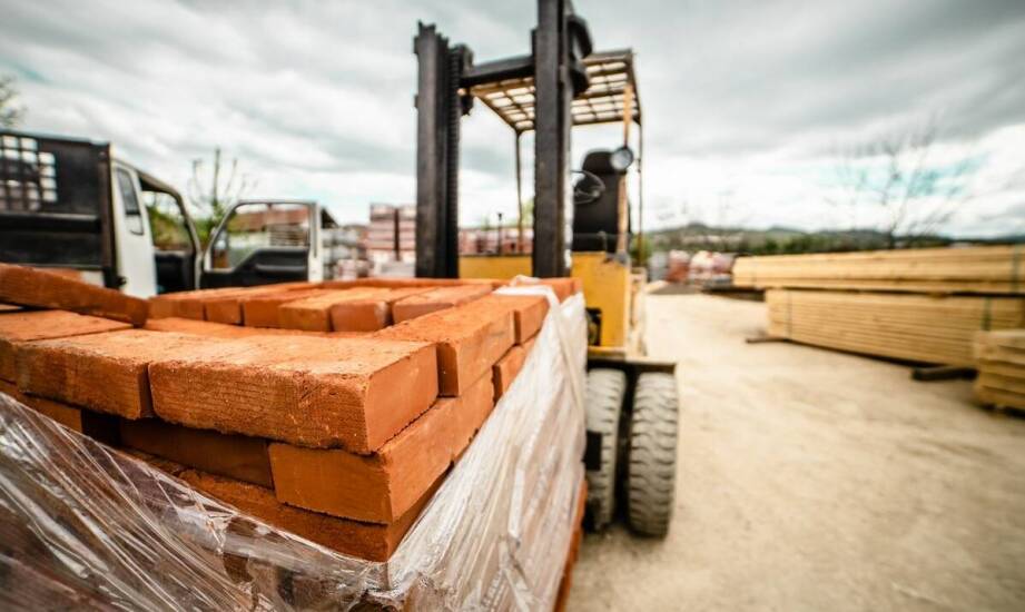 Jak wybrać odpowiednią kurtynę przemysłową do swojego przedsiębiorstwa?