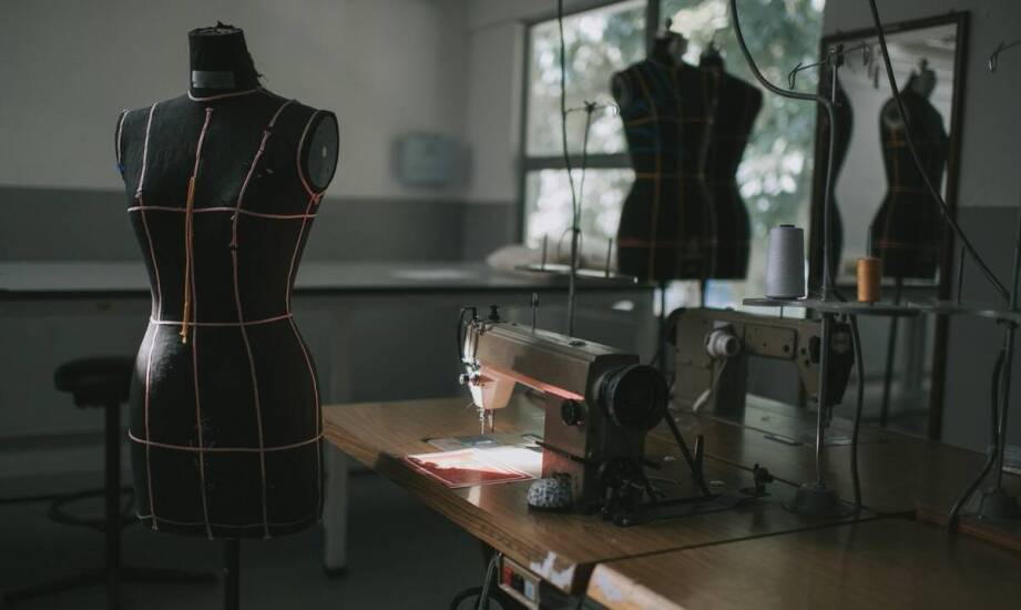 Jak zamawiać mundury dla policji na miarę dla maksymalnego komfortu i funkcjonalności?