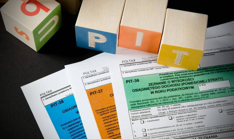 W jaki sposób można wykorzystać bezpłatne wzory dokumentów dotyczących prawa pracy?