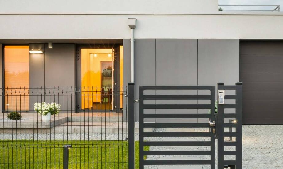 Jak brama z profili stalowych wpływa na estetykę ogrodu?