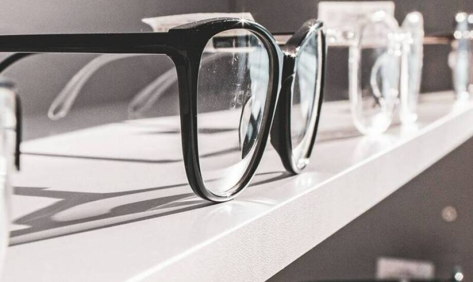 Co warto wiedzieć o wysyłce oprawek do montażu soczewek?