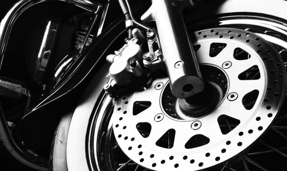 Jak dbać o układ hamulcowy w motocyklach adventure?