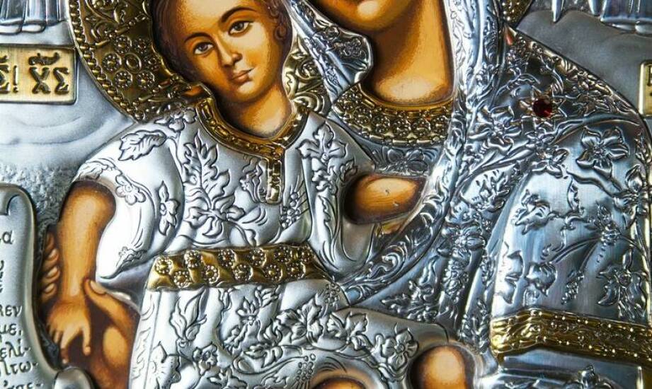 Korona Matki Boskiej Fatimskiej w ikonografii – co oznaczają jej elementy?