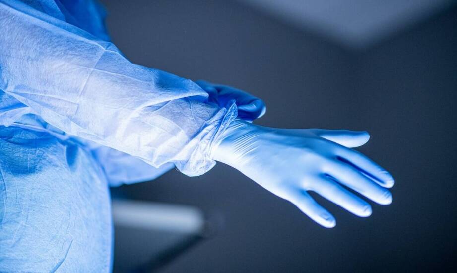 Jak guma chirurgiczna zwiększa trwałość odzieży medycznej?