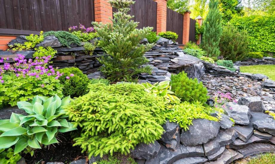 Jakie materiały najlepiej komponują się z konekt bloczkami ogrodzeniowymi?