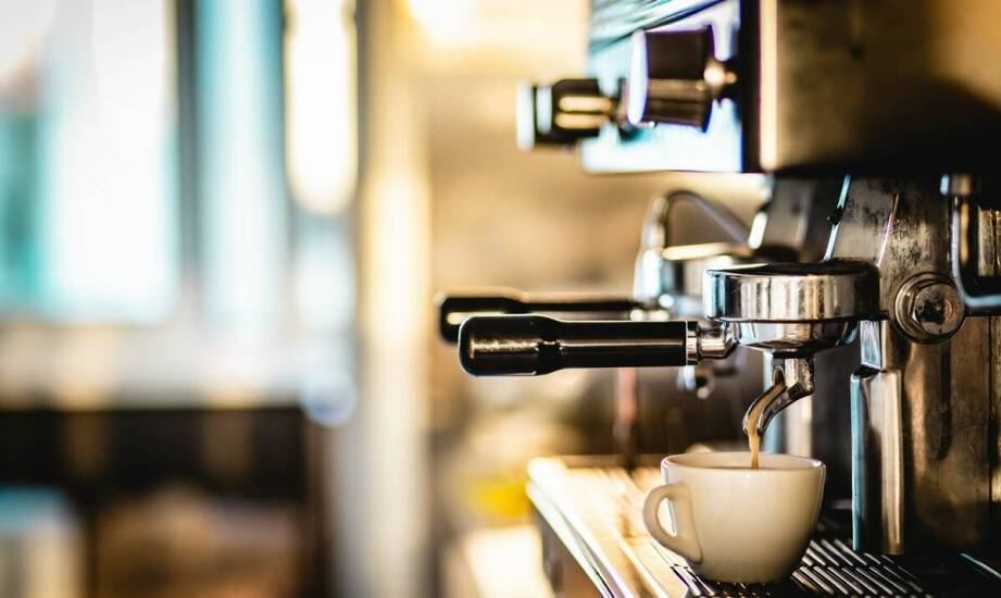 Jak serwis ekspresów do kawy może zwiększyć efektywność lokalu gastronomicznego?