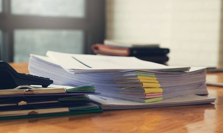 Najlepsze techniki oprawy dokumentów dla profesjonalnego wyglądu