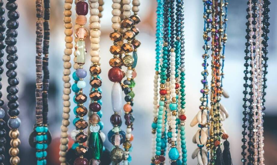 Jak dopasować bluzę bawełnianą 100 procent damską do stylu boho?