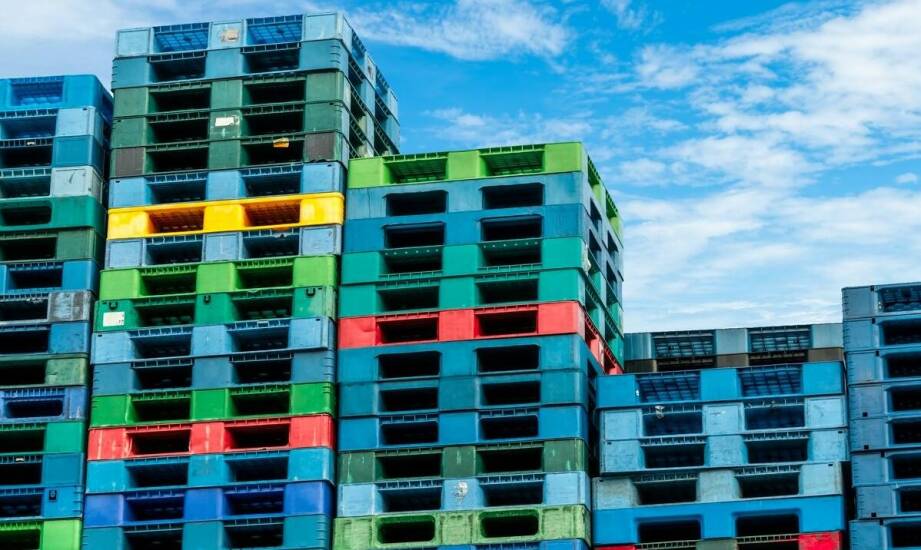 Przewagi konkurencyjne palet metalowych nad innymi materiałami