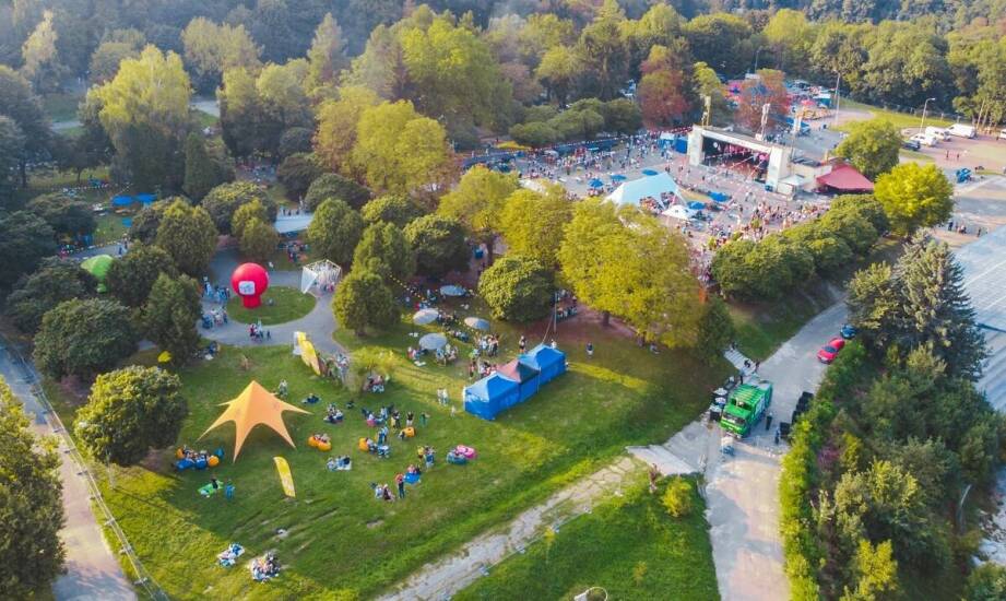 Efektywność podnośników koszowych w pracach filmowych i rozrywkowych