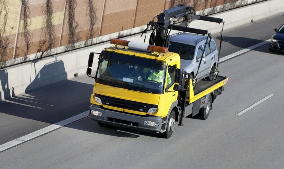 Dlaczego warto zaufać profesjonalistom przy holowaniu aut uszkodzonych?