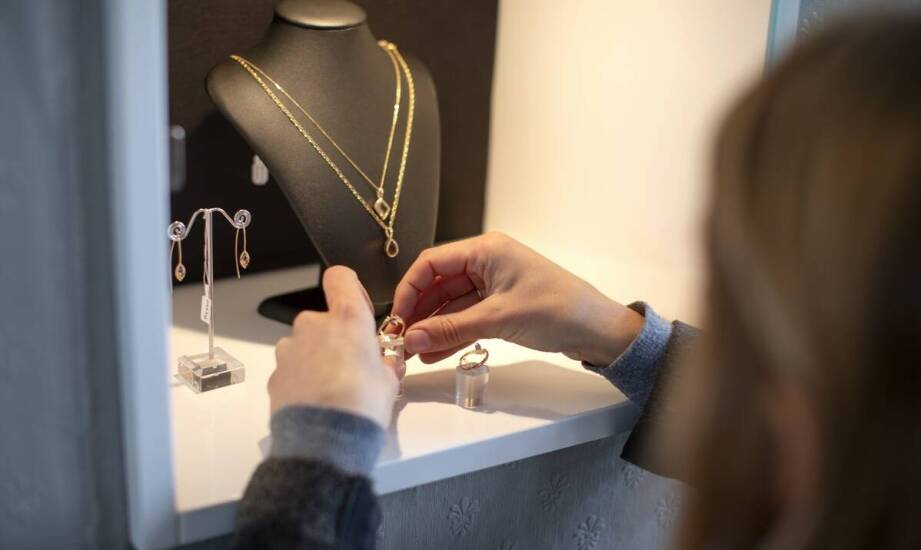 Jak profesjonalna wycena wpływa na wartość biżuterii w skupie?