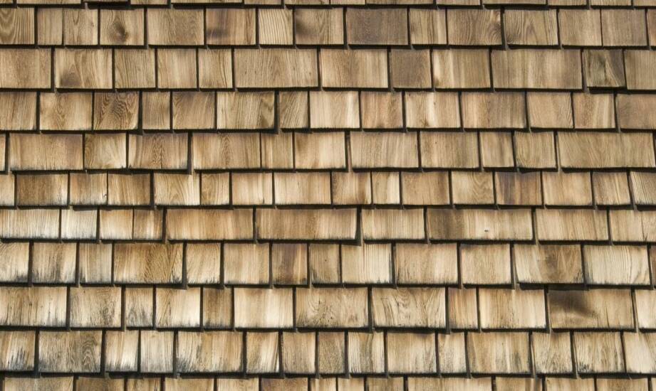 Jakie są kluczowe zalety stosowania blachodachówek gontopodobnych w renowacji dachów?