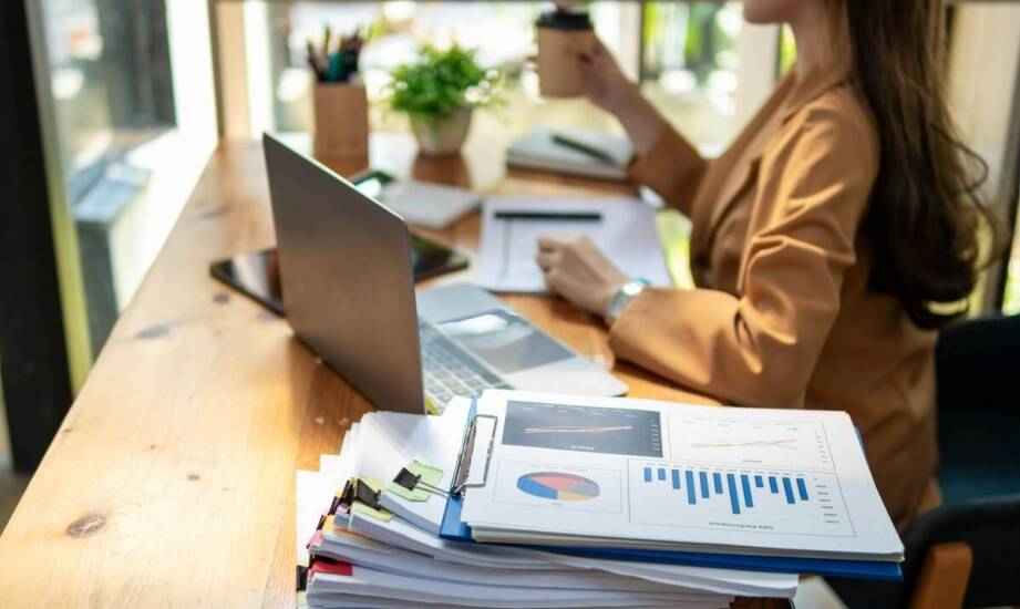 Poradnik dla przedsiębiorców: minimalna stawka godzinowa we Francji w praktyce