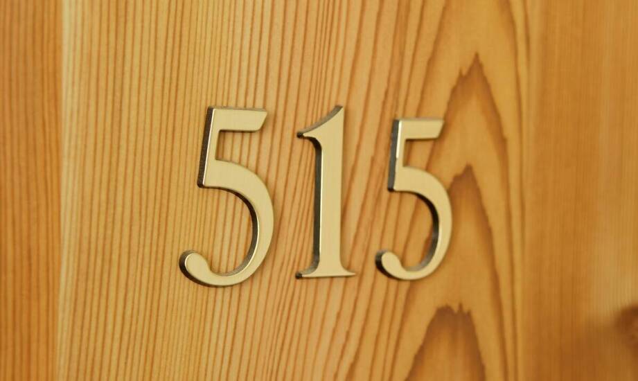 Wizytówki premium – jakie uszlachetnienia zwiększają ich atrakcyjność?