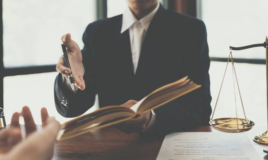 Jakie są korzyści z współpracy z kancelarią specjalizującą się w prawie upadłościowym?