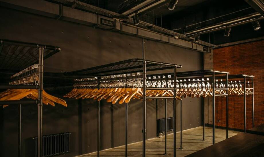 Wpływ dywanu czarnego 160x220 na organizację przestrzeni w nowoczesnych magazynach