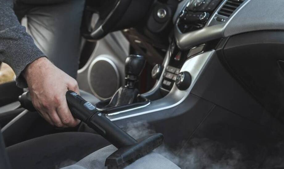 Jak odkurzacz samochodowy pomaga utrzymać czystość wewnątrz auta przez cały rok?