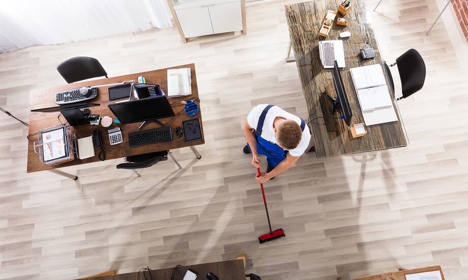 Nowe trendy i technologie w sprzątaniu biur w Warszawie – czego możemy się spodziewać?