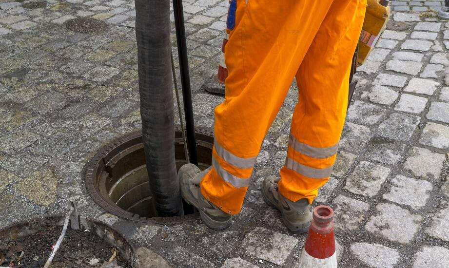 Jakie są najczęstsze przyczyny zatorów wymagających udrażniania kanalizacji?