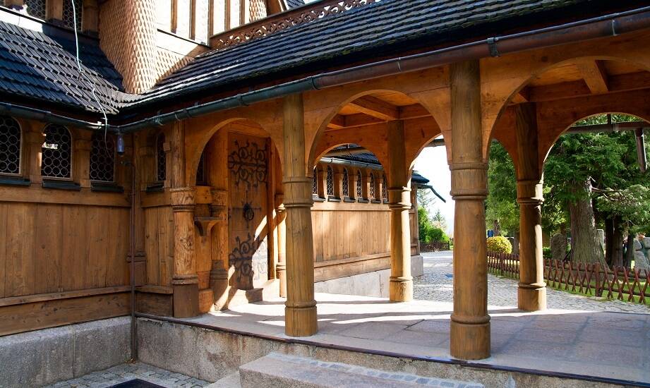 Nowoczesne podejście do budowy budynków sakralnych z drewna