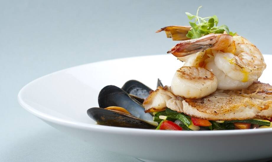 Owoce morza na talerzu: Co znajdziesz w Restauracji Wyspa Spichrzów?