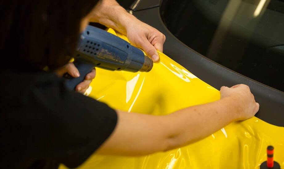 Techniki oklejania ciężarówek: co warto wiedzieć przed podjęciem decyzji?