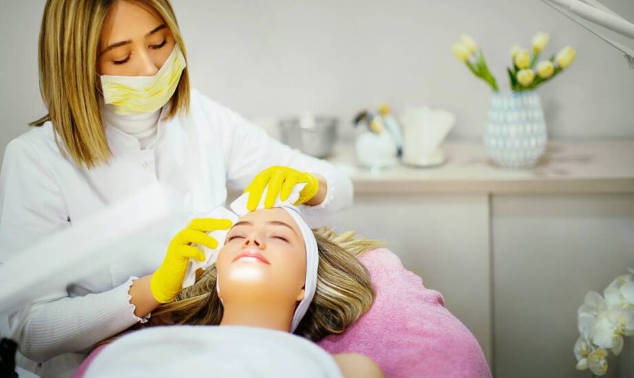 Botoks - jak działa i jakie korzyści przynosi w medycynie estetycznej?