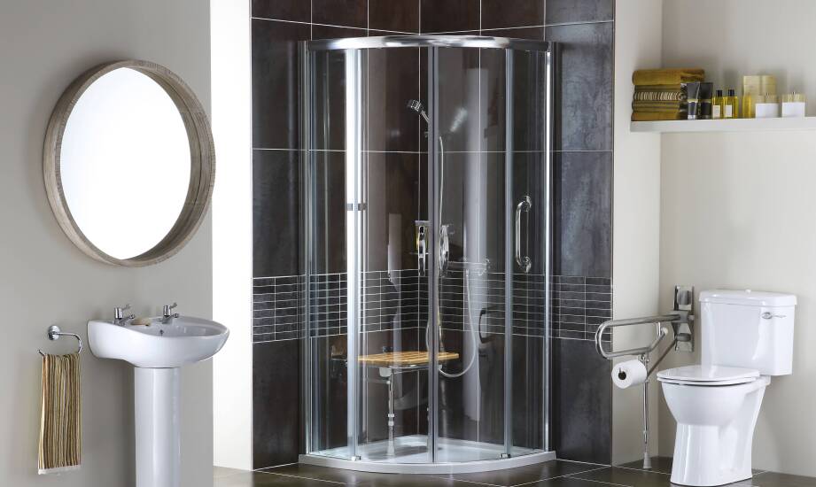 Szkło przezroczyste czy matowe? Wybór kabin prysznicowych do Twojego wnętrza