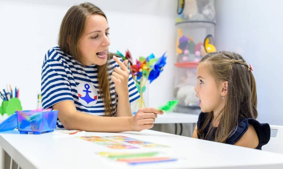 Jakie są najczęstsze przyczyny zaburzeń mowy u dzieci według logopedów?