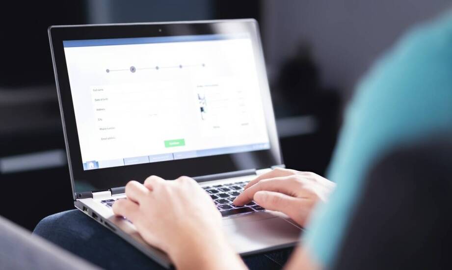 Jakie są najważniejsze kroki przy weryfikacji OC sprawcy online?