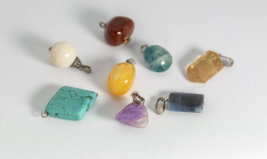 Krótkie przewodnik po różnych typach różańców kryształowych dostępnych na rynku