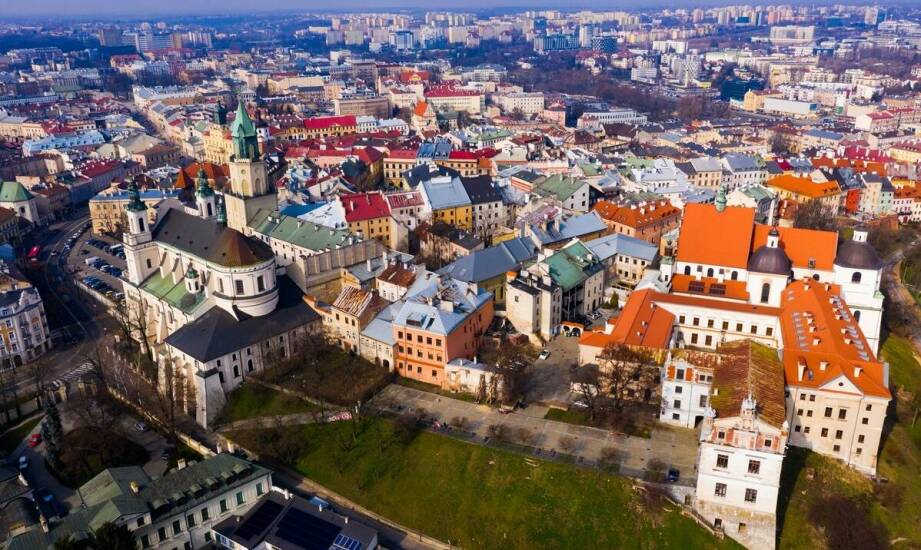 Jak efektywnie zarządzać przewozem drobnicowym w Krakowie?