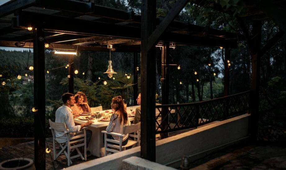 Muzyka na żywo: jak wpływa na doznania kulinarne naszych gości?